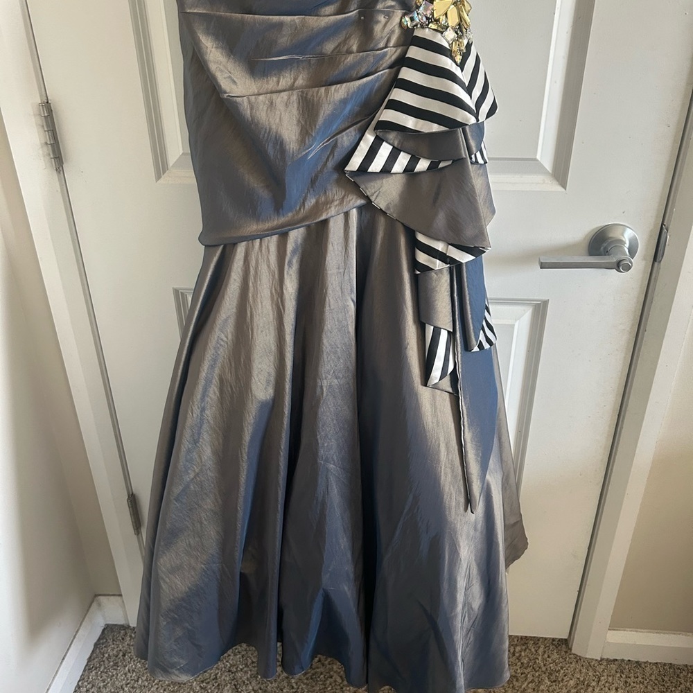Tony Bowls Gala Dress Ball Gown Size 10 - Picture 4 of 11